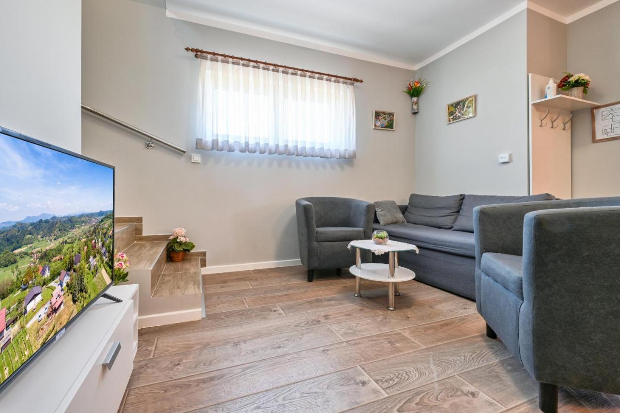Villa Cvetkova Hiza Sa Jacuzzijem Tuheljske Toplice Exterior foto