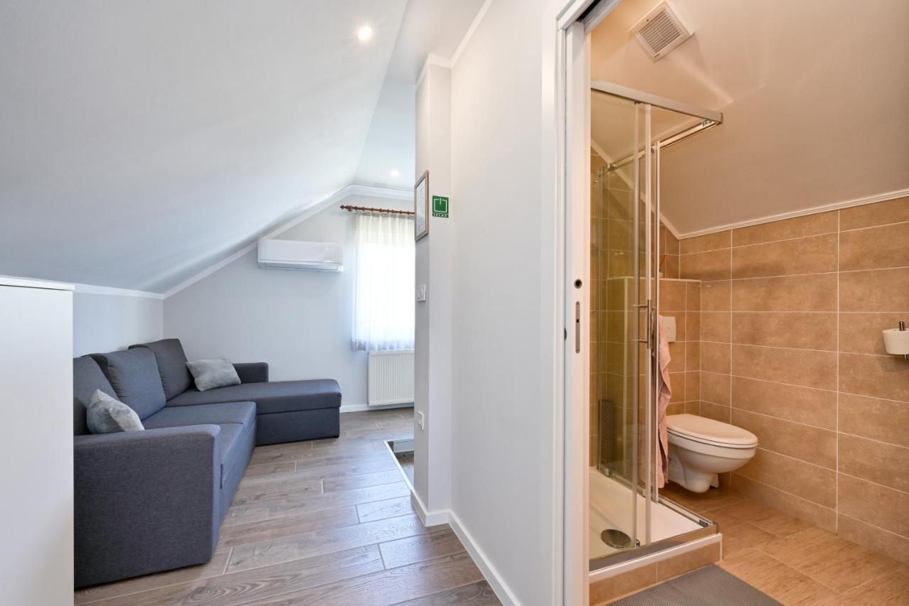 Villa Cvetkova Hiza Sa Jacuzzijem Tuheljske Toplice Exterior foto