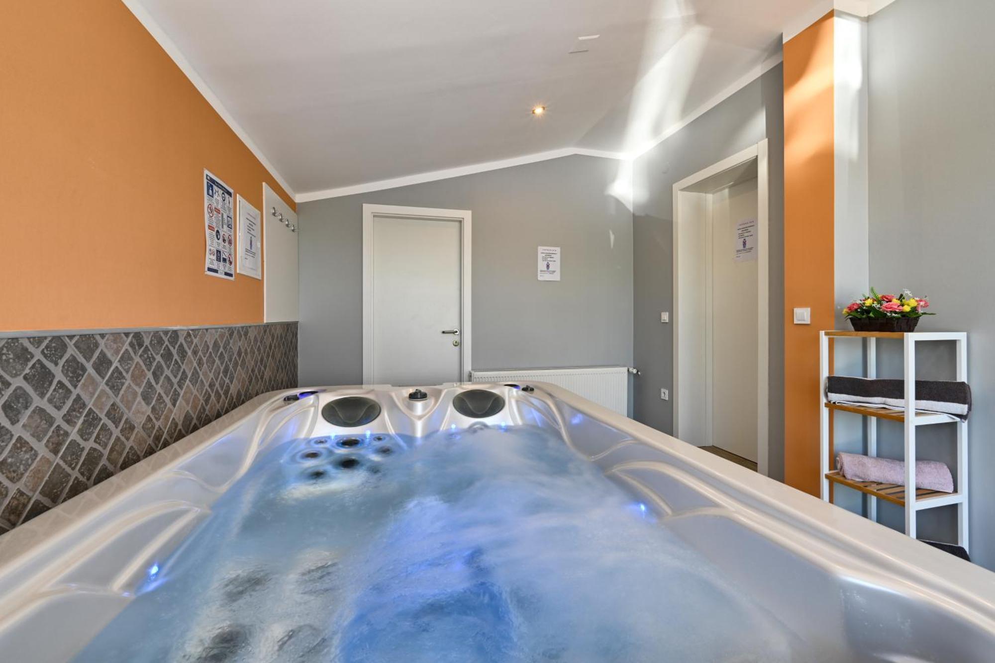 Villa Cvetkova Hiza Sa Jacuzzijem Tuheljske Toplice Exterior foto